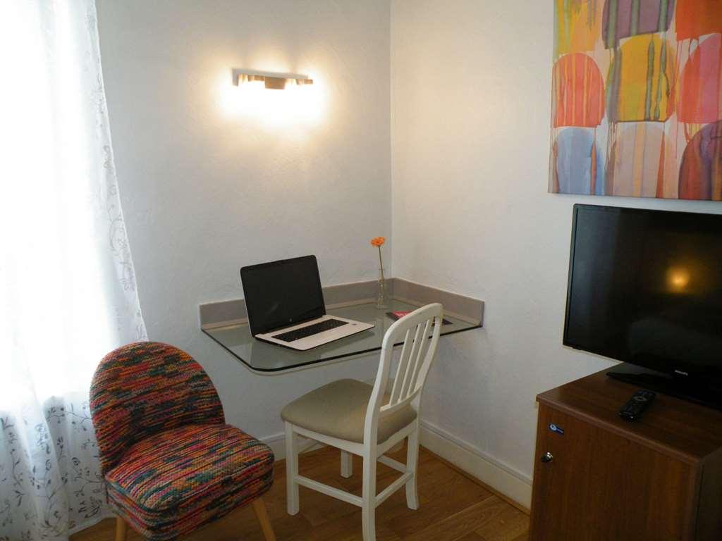 Brit Hotel Roanne - Le Grand Hotel Habitación foto