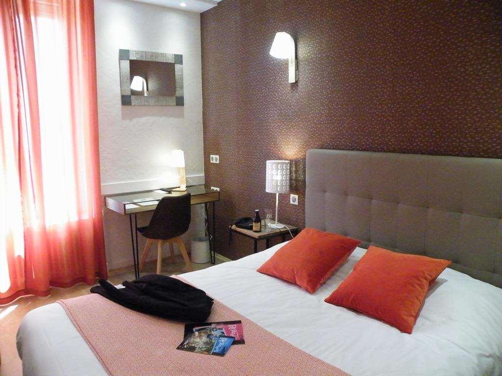 Brit Hotel Roanne - Le Grand Hotel Habitación foto